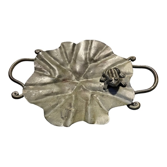 LILLY pad metal tray with frog and handles painted a moss green 8” x 11” frog 2” - Picture 5 of 9